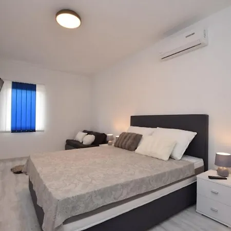 Seaside Holiday House Nin, Zadar - 19228 בית נופש