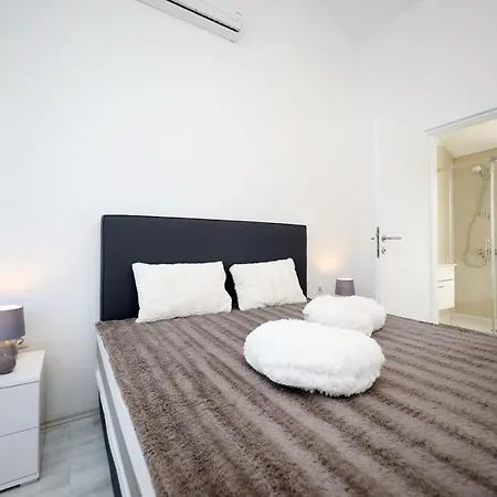 Seaside Holiday House Nin, Zadar - 19228 בית נופש *
