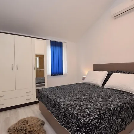 Seaside Holiday House Nin, Zadar - 19228 בית נופש *