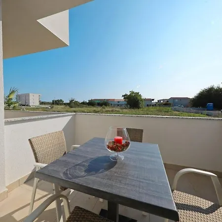 Seaside Holiday House Nin, Zadar - 19228 בית נופש *
