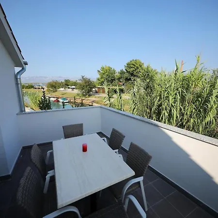 בית נופש Seaside Holiday House Nin, Zadar - 19228 *